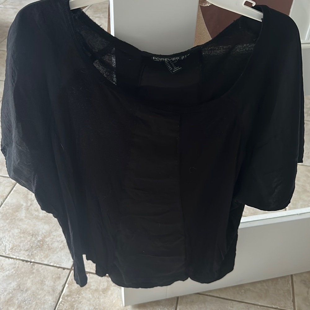Black forever 21 t with stripe doesn’t he center